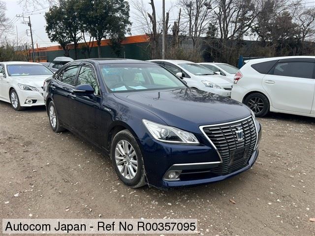 Image of 2014 Toyota CROWN Royal Saloon