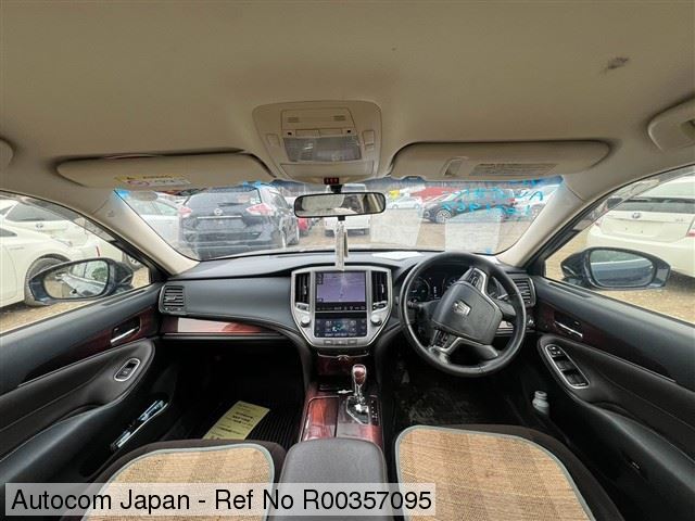 Image of 2014 Toyota CROWN Royal Saloon