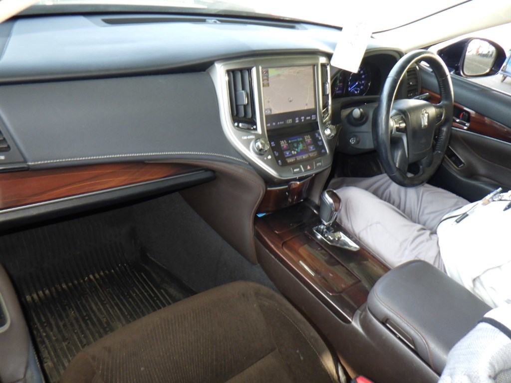 Image of 2014 Toyota CROWN Royal Saloon