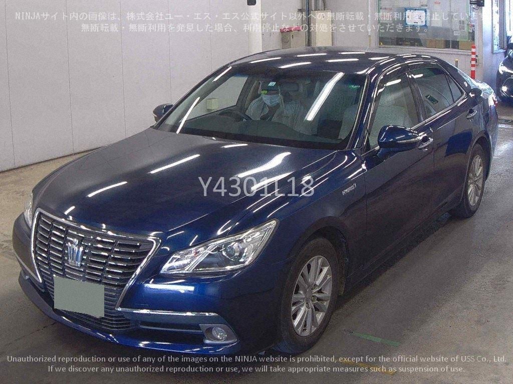 Image of 2014 Toyota CROWN Royal Saloon