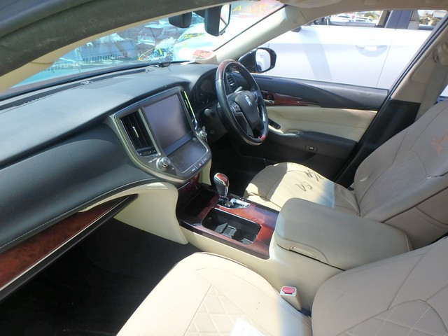 Image of 2013 Toyota CROWN MAJESTA